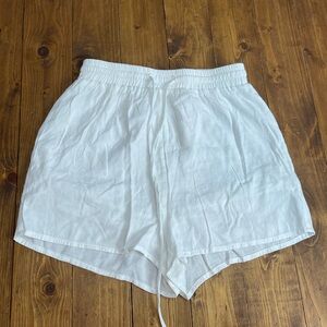 Princess Polly white lightweight shorts size 4